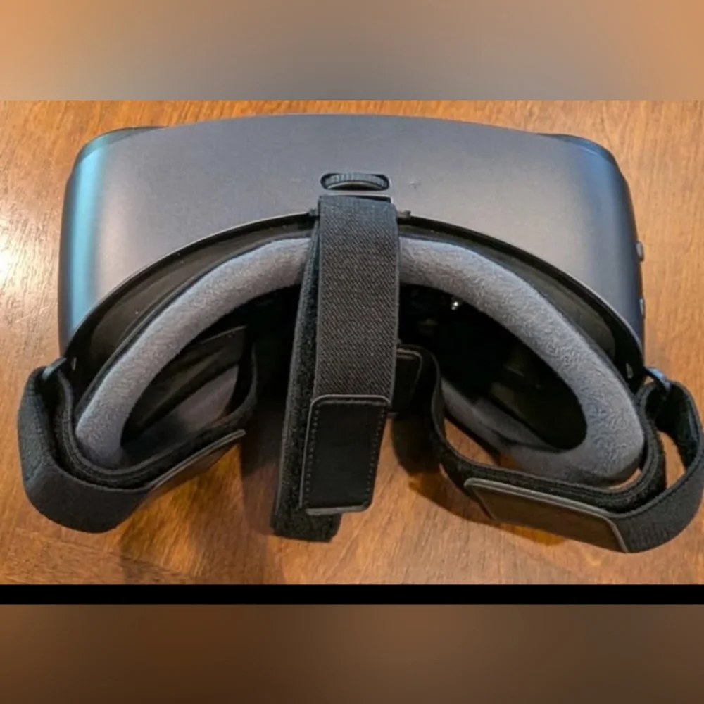 Samsung Gear VR with Controller - Black